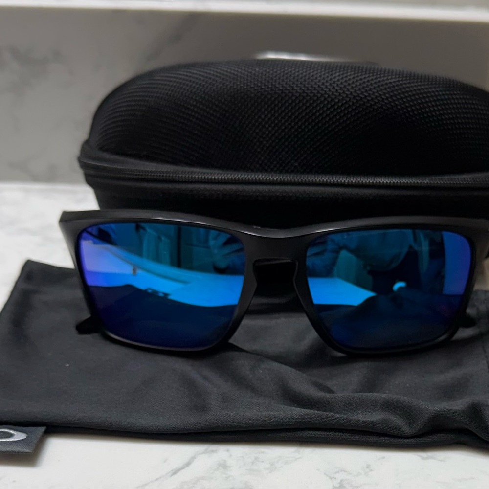 Oakley Men’s Sylus Sunglasses with Polarized Blue Lenses